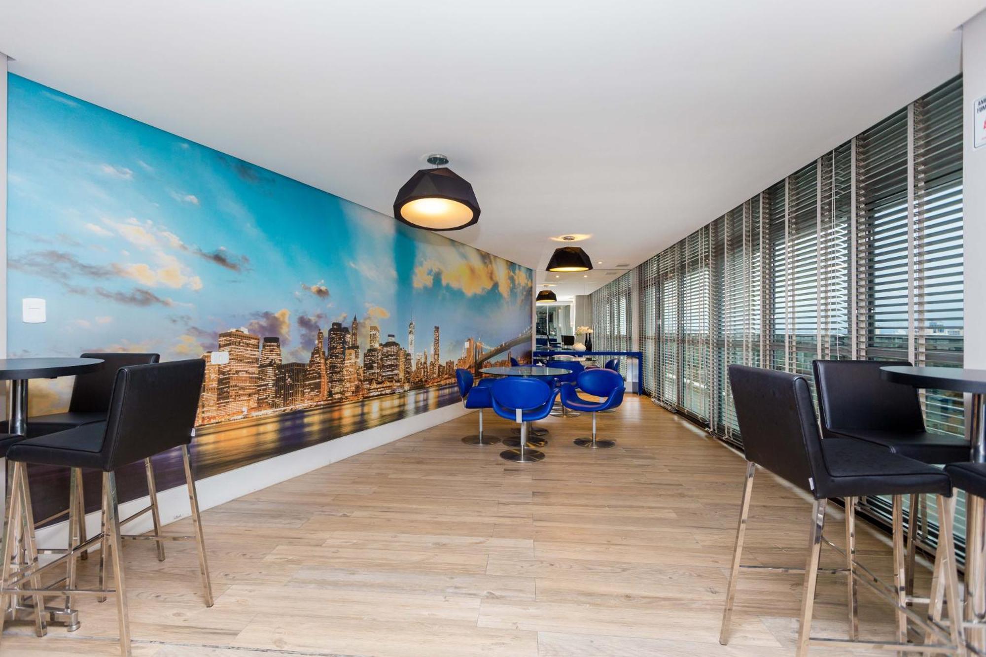 Apartamento Moderno No Centro Com Piscina, Vista Panorâmica E Garagem